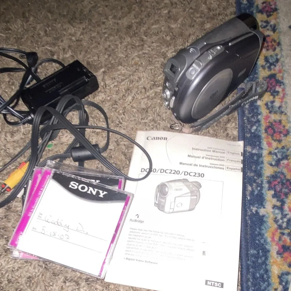 Canon DC220 DVD Handheld Camcorder Silver, 35x Optical Zoom, 2.7